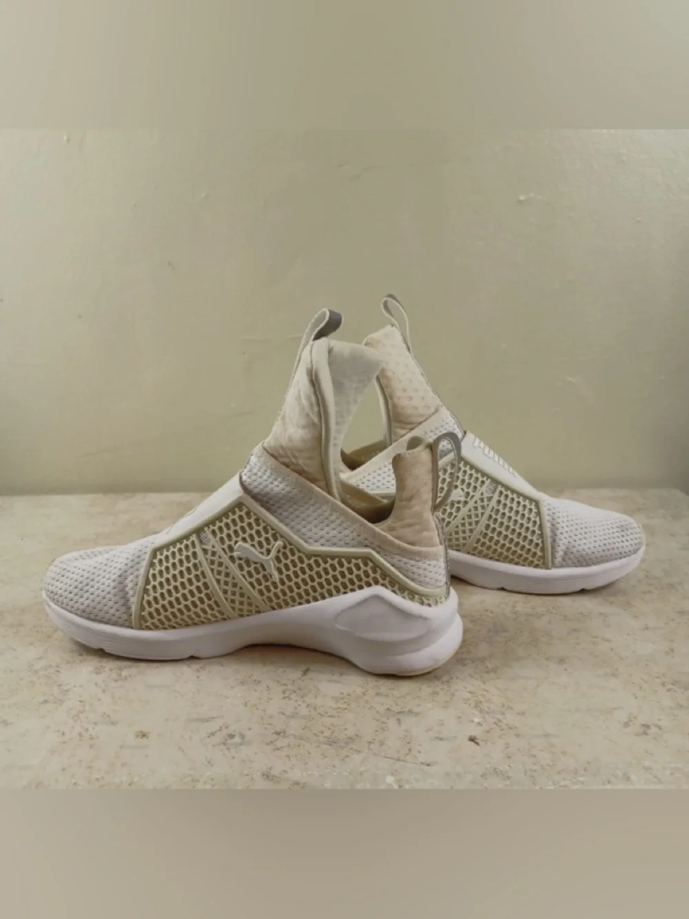 Puma White Slip-On Sneakers Women’s 7.5 EU 38 Lightweight Athleisure - Picture 4 of 8